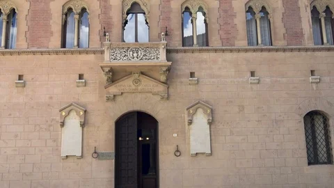 Garibaldi Square, in the old town centre of Massa Marittima, Tuscany, Italy Vídeo Stock 90075080