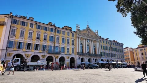 Garibaldi square, people walking on sunny day Vidéo 336922372