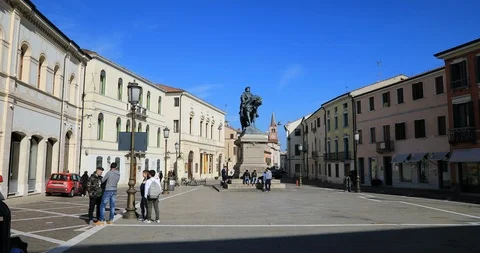 Garibaldi square in Rovigo 動画素材 87780372