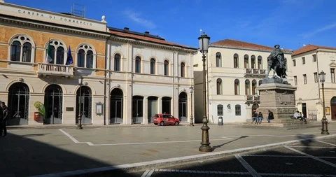 Garibaldi square in Rovigo Видео 87780771