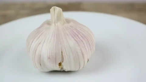 Garlic Bulb Rotating In The Kitchen 스톡 동영상 133444695