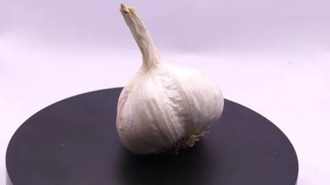 Garlic clove rotating on white background 스톡 동영상 342983786