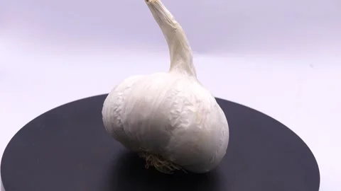 Garlic clove rotating on white background Vídeo Stock 342983787