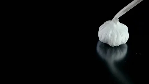 Garlic cloves are falling on the table.  Stock Footage 132911441