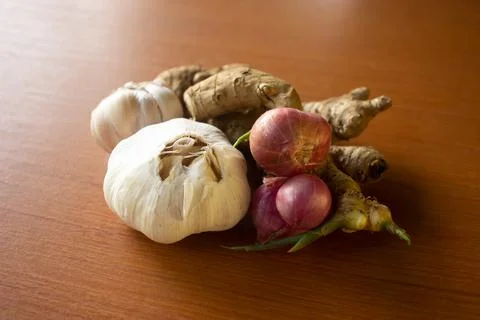 Garlic, onion and ginger placed on the table are brown Stock Photos