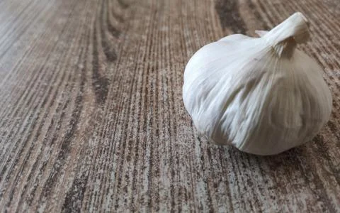 Garlic on Rustic Table Foto stock