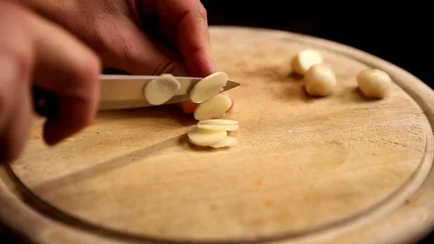 Garlic slicing Video stock 90952302