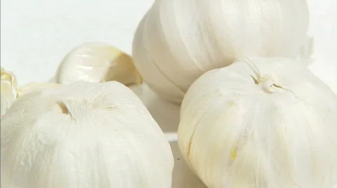 Garlic spinning pull in Stock Footage 630573