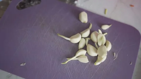 Garlic squeezed through the press Stock-Footage 131958533