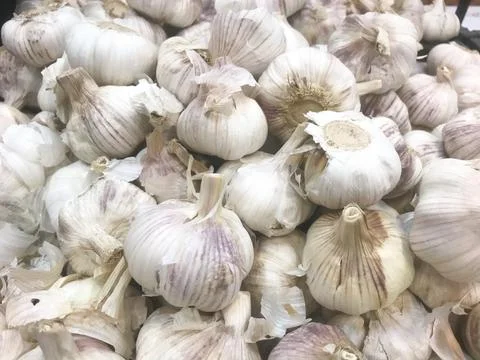 Garlic on the table Stockfoto's