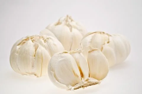 Garlic on white background isolate 库存照片