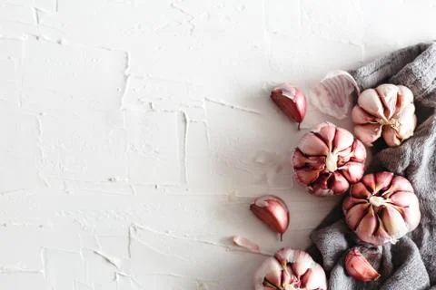 Garlic on a white plaster surface Foto stock
