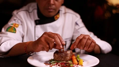 Garnish a Fillet Mignon Video stock 123312056