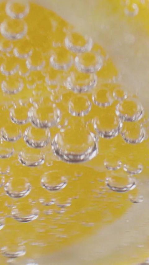 Gas bubbles on a lemon wedge Stockbeeldmateriaal 237702249