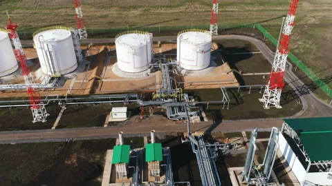 Gas Distributing Station with Round Tanks Aerial View Vídeo Stock 86109028