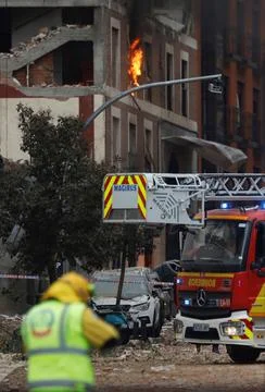 Gas explosion causes the collapse of part of a building in Madrid, Spain - 20 Ja Fotos de archivo