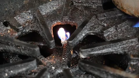 A gas flame Vídeos de archivo 313858268
