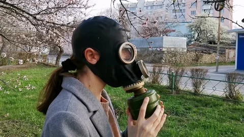 Gas mask usage Video stock 129611815