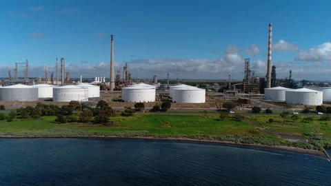 Gas refinery next to the ocean Video stock 125839089
