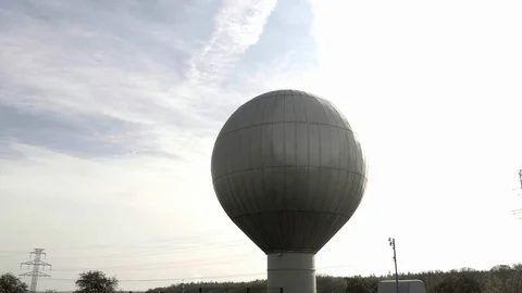 Gas tank with sky in background. Round tin industrial building Vídeo Stock 124207481