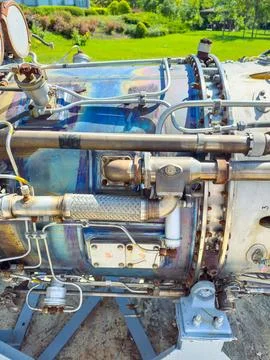 A gas turbine engine is shown at a learning center. The engine has various me Foto stock
