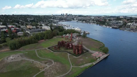 Gas Works Park Drone Pulling Back 動画素材 282847601