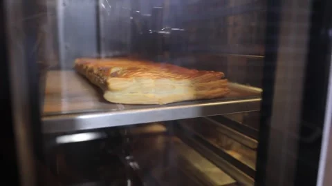 The gata is baked in the oven 3 Stockbeeldmateriaal 314978228