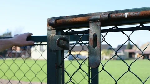 Gate in the courtyard 스톡 동영상 106765567