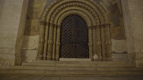 Gate, the front door to the Dormition Cathedral in the Kremlin in Moscow 4k 스톡 동영상 87434977