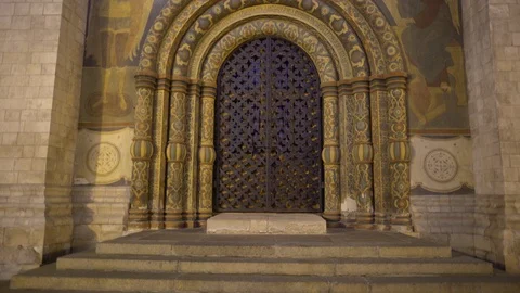 Gate, the front door to the Dormition Cathedral in the Kremlin in Moscow 4k Stock-Footage 87436856