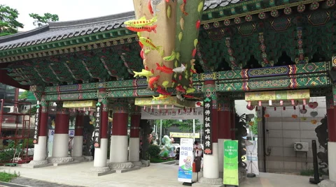 Gate To The Jogyesa Buddhist Temple Stream Of Paper Fish For Festival Stock Footage 55648743