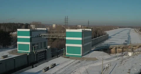 The gates of the river lock, behind which an ice-covered channel. Stock-Footage 292889124