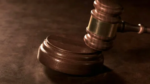 Gavel strike Stock Footage 32707371