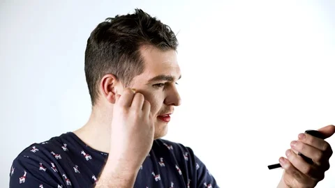 Gay does makeup. Contouring 4k Stock-Footage 102068474