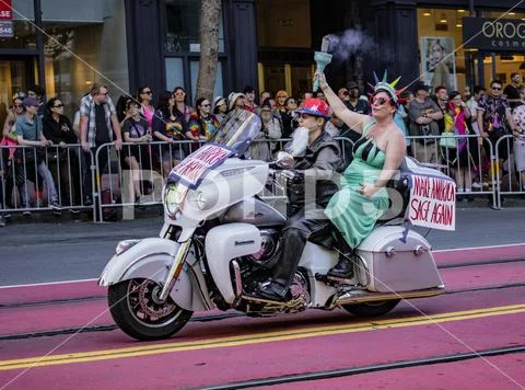 Gay Pride Parade in San Francisco - Dykes On Bikes lead the parade Stock Photos