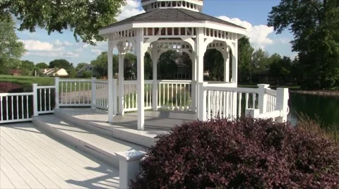 Gazebo on lake Vidéo 43508693