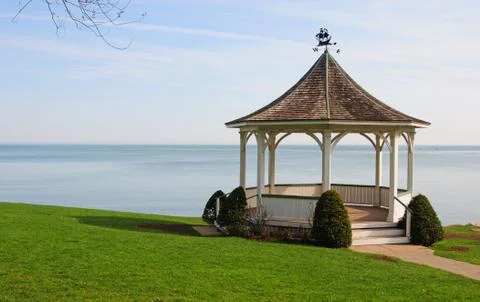 Gazebo by lake Foto stock