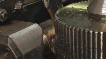 Gear-cutting machine  Video stock 85828444