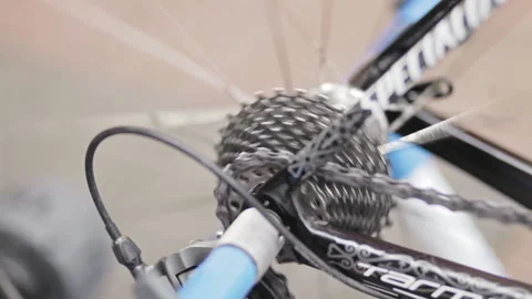 Gear shift of a bike while riding Vídeos de archivo 133496663