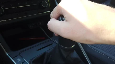 Gear shift on modern car 動画素材 137961337