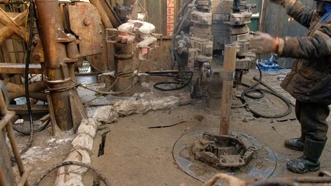 Gears floorhand drill pipe elevator Stock Footage 123812319