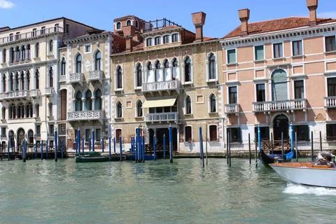 Gebäuden am Canal Grande Prunkbauten aus einer vergangenen Epoche. Venedi.. Stock Photos