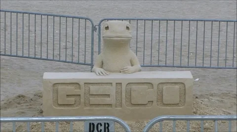 Gecko lizard sand sculpture Stock Footage 40334003