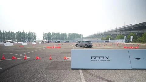 Geely driving course with maneuvering vehicles and traffic cones at the Vidéo 335315845