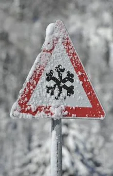 Gefahr Warnung vor Eis Schnee Glätte im Winter Stock Photos