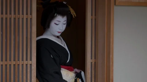 A geisha come out from a client after new year's greetings Stock Footage 98654643