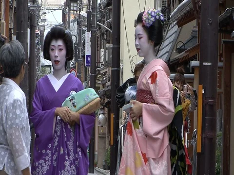 Geishas on the street of Kyoto Stock Footage