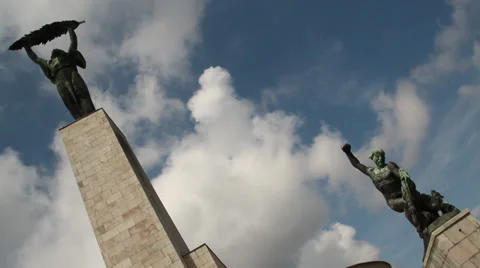 GELLERT HILL MONUMENT LOW ANGLE Stock Footage 39216757