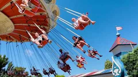 Gems A traditional chain carousel Vidéo 255727645