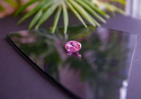 Gemstone on glass in reflection Stock-Fotos